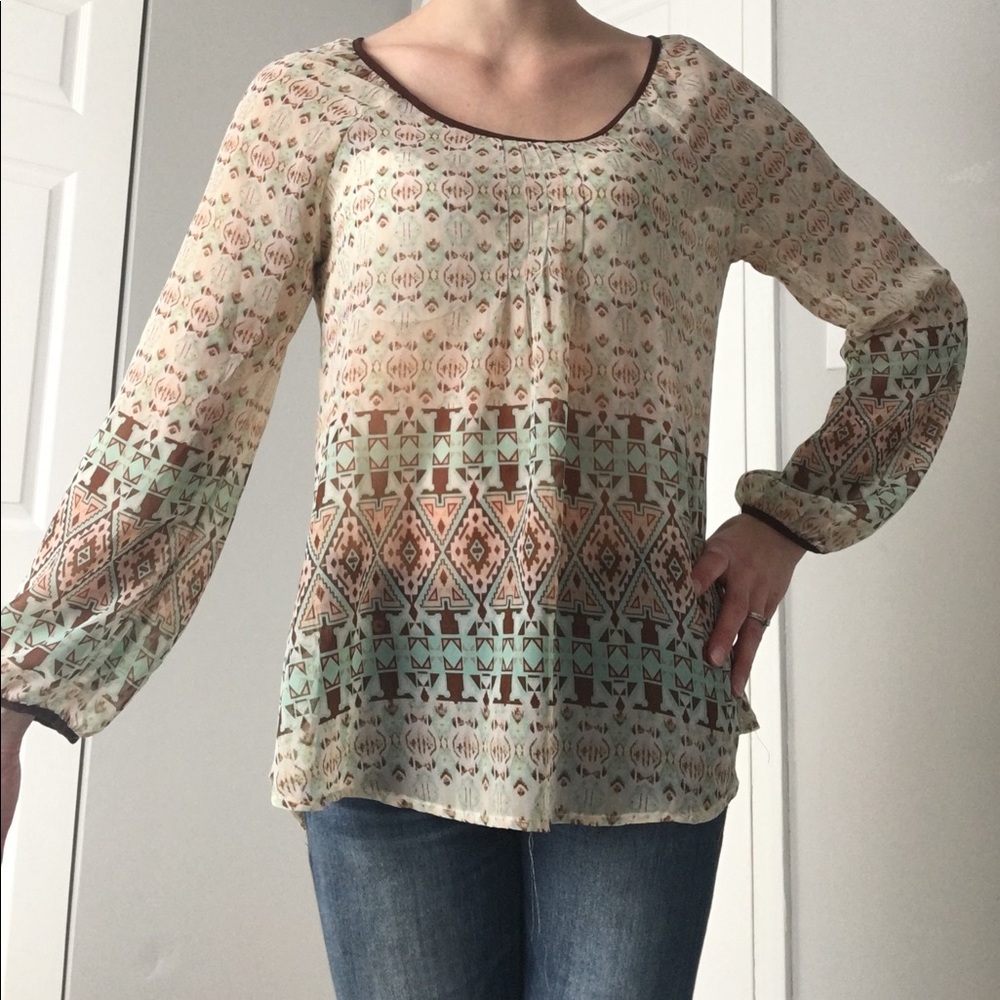 Aztec flowy boutique top size M